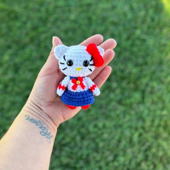 Hello Kitty - Picture 2 of 3